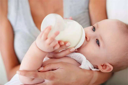 宝宝发烧的紧急处理指南：7个月大的宝宝如何应对发烧